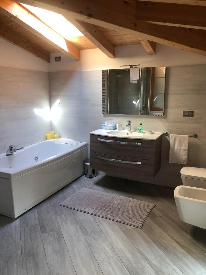 Villa La Casa Sulla Collina Del Castello Breno Esterno foto